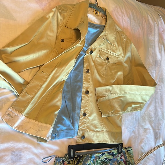 Tommy Bahama outfit, skirt, T-shirt, and jacket - Picture 5 of 9